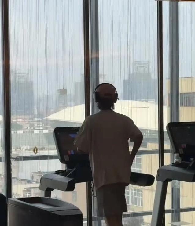 每天跑两公, 他用行动告, 总会有的