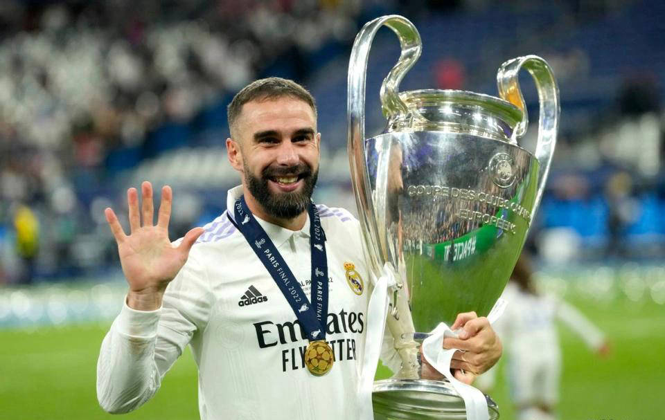 后防线遭受, 赫伊森和阿